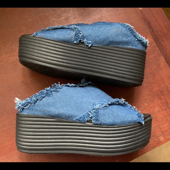 Women’s Platform Shoes - Picture 3 of 6